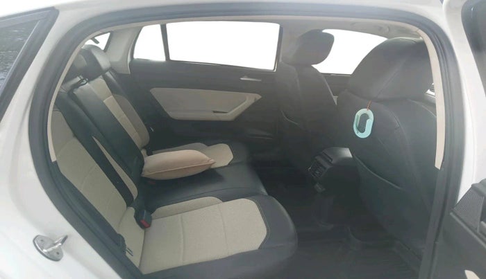 2022 Volkswagen VIRTUS TOPLINE TSI 1.0 AT, Petrol, Automatic, 1,17,341 km, interior