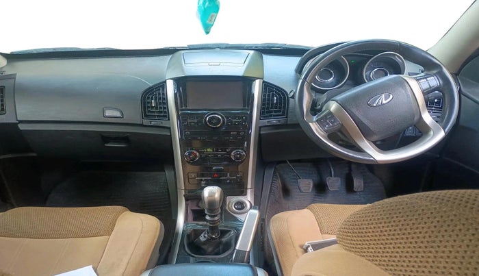 2018 Mahindra XUV500 W9, Diesel, Manual, 1,30,678 km, interior