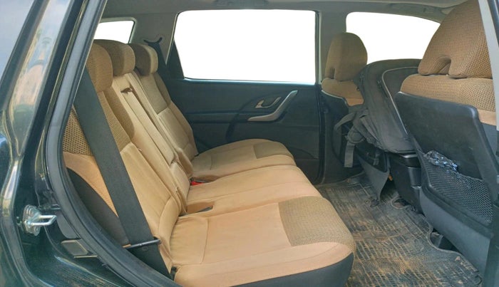 2018 Mahindra XUV500 W9, Diesel, Manual, 1,30,678 km, interior