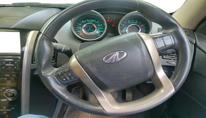 2018 Mahindra XUV500 W9, Diesel, Manual, 1,30,678 km, interior