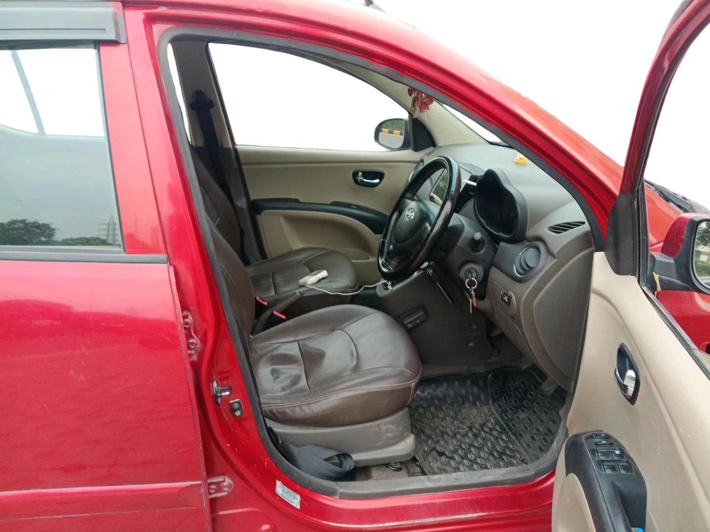 2011 Hyundai i10 SPORTZ 1.1, CNG, Manual, 1,02,766 km, interior