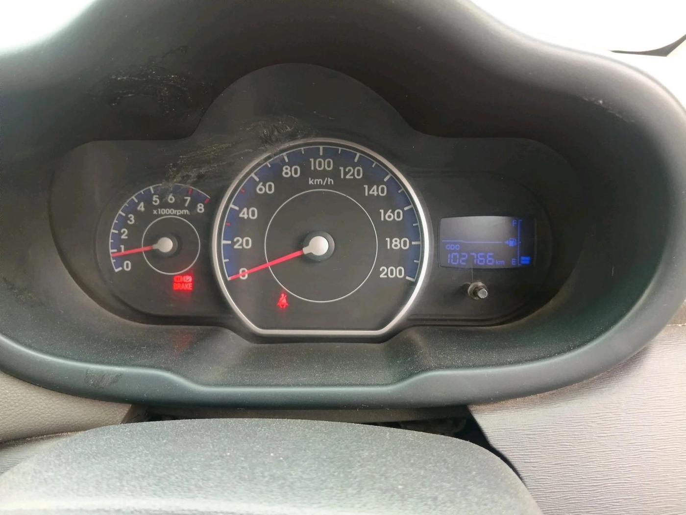 2011 Hyundai i10 SPORTZ 1.1, CNG, Manual, 1,02,766 km, interior