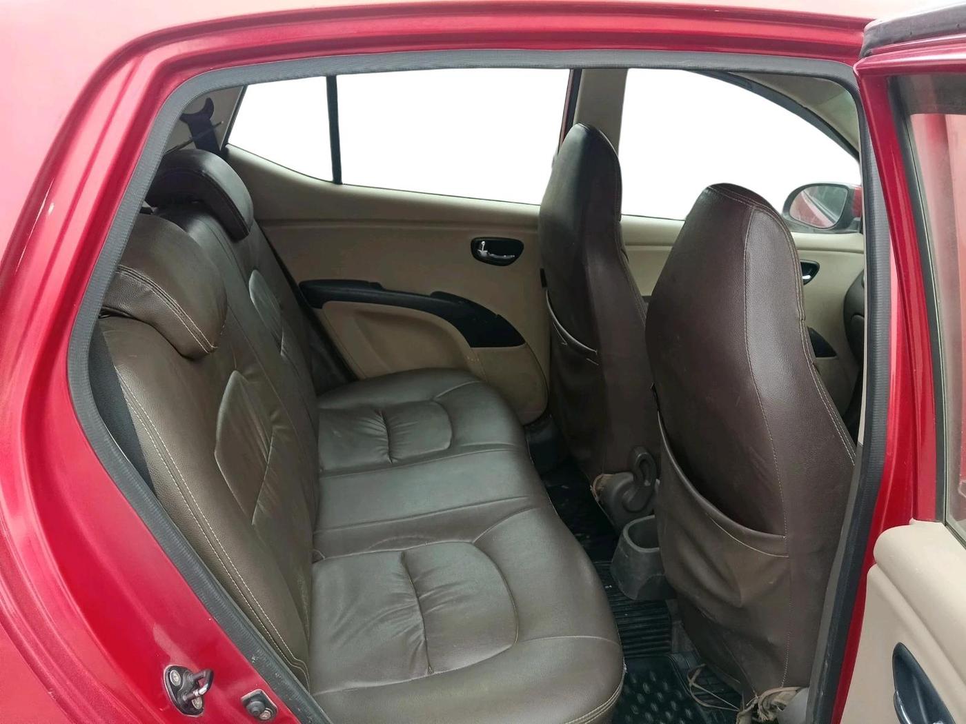 2011 Hyundai i10 SPORTZ 1.1, CNG, Manual, 1,02,766 km, interior