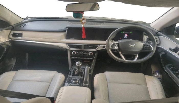 2022 Mahindra XUV700 AX 7 D MT 7 STR, Diesel, Manual, 53,693 km, interior