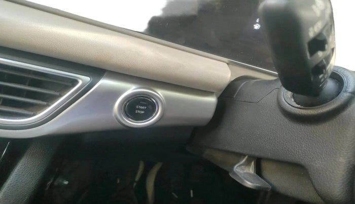 2022 Mahindra XUV700 AX 7 D MT 7 STR, Diesel, Manual, 53,693 km, interior