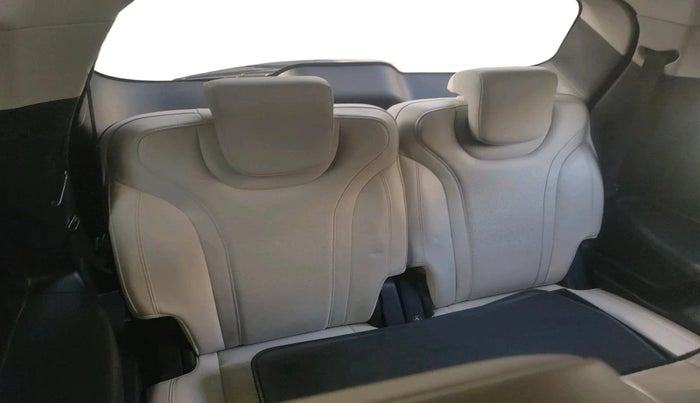 2022 Mahindra XUV700 AX 7 D MT 7 STR, Diesel, Manual, 53,693 km, interior