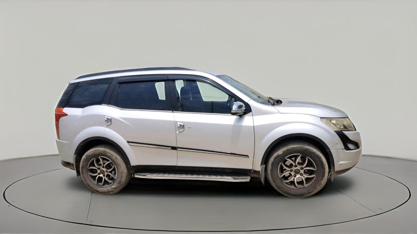 2016 Mahindra XUV500 W6 AT, Diesel, Automatic, 72,053 km, exterior