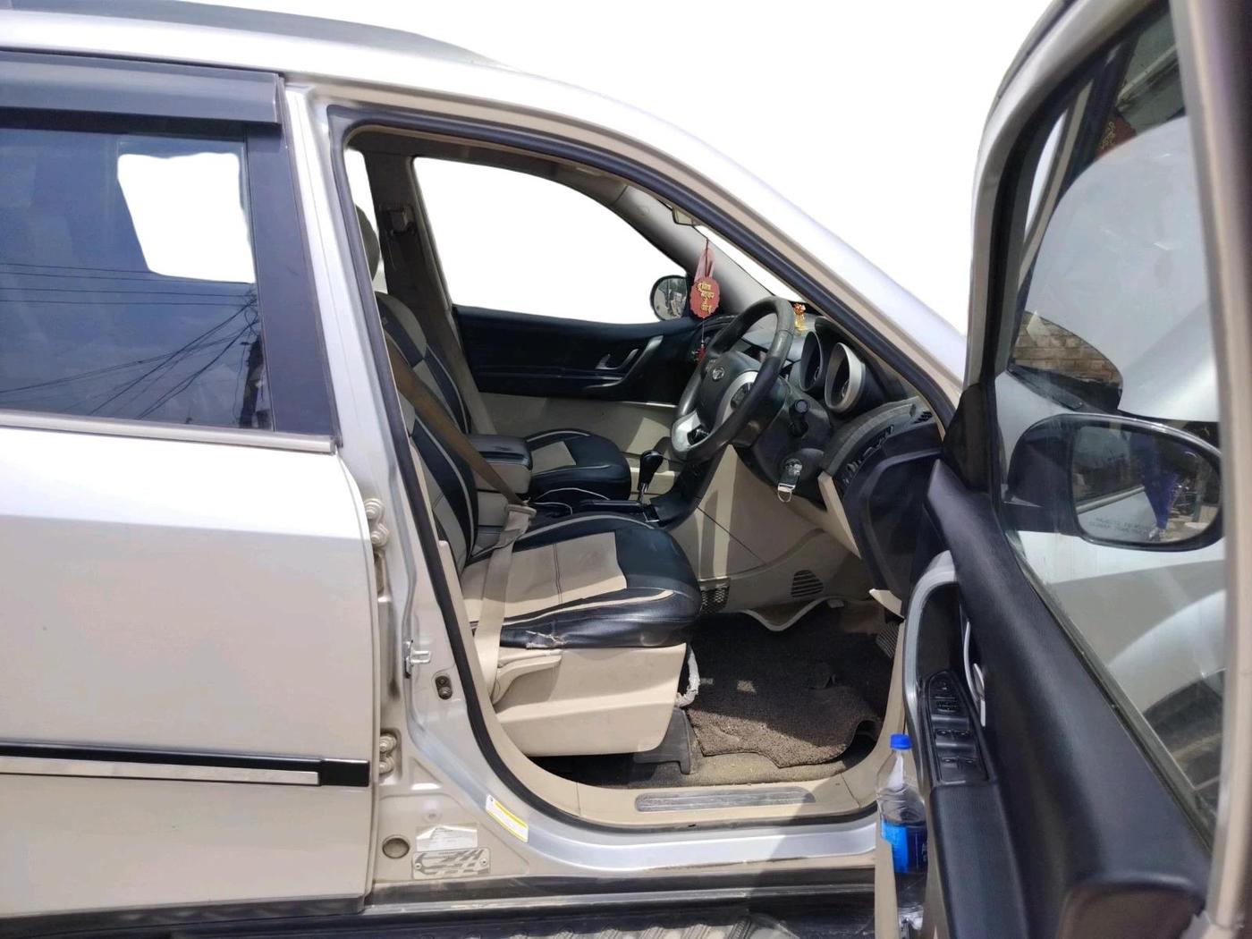 2016 Mahindra XUV500 W6 AT, Diesel, Automatic, 72,053 km, interior