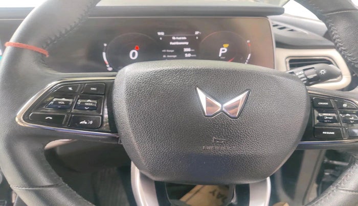 2025 Mahindra XUV700 AX 7 P AT 7 STR, Petrol, Automatic, 6,769 km, interior