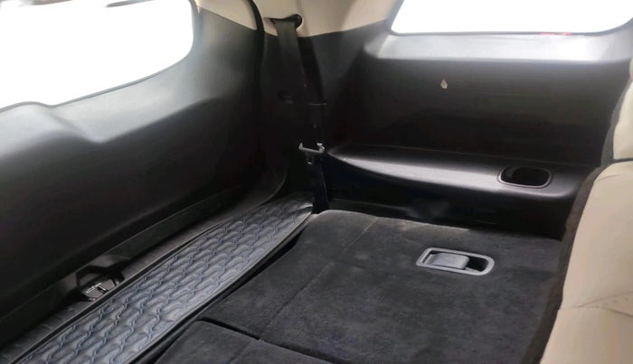 2025 Mahindra XUV700 AX 7 P AT 7 STR, Petrol, Automatic, 6,769 km, interior