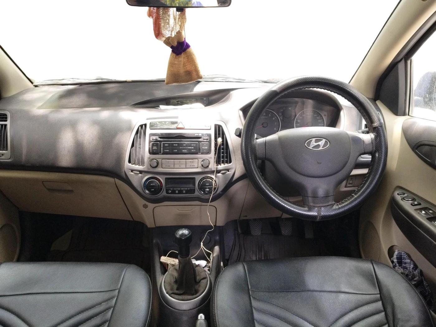 2013 Hyundai i20 MAGNA (O) 1.2, Petrol, Manual, 1,16,158 km, interior