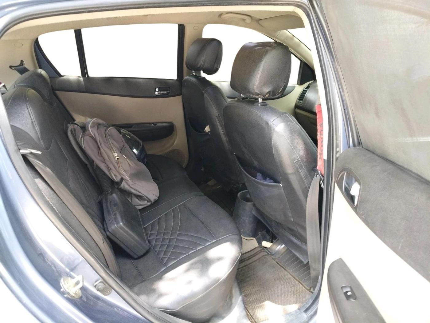 2013 Hyundai i20 MAGNA (O) 1.2, Petrol, Manual, 1,16,158 km, interior