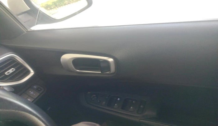 2019 Hyundai VENUE SX 1.0 (O) TURBO, Petrol, Manual, 64,558 km, interior