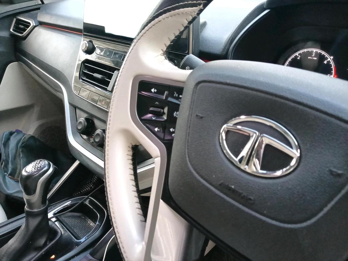2022 Tata Safari XMA SUNROOF, Diesel, Automatic, 54,993 km, interior