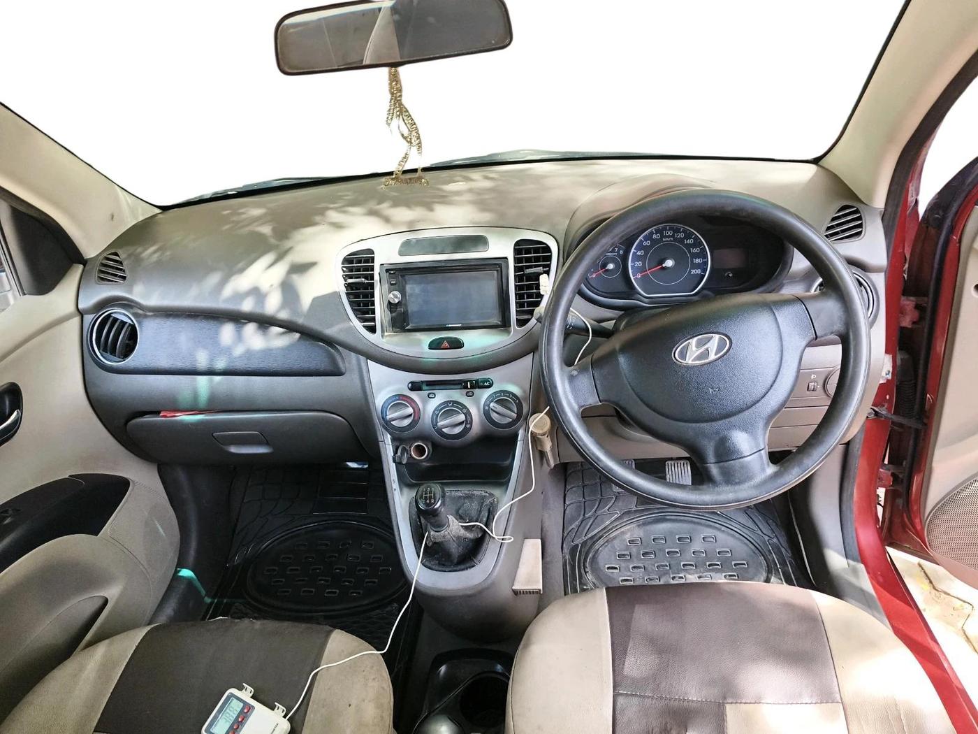 2011 Hyundai i10 MAGNA 1.2, Petrol, Manual, 1,14,609 km, interior