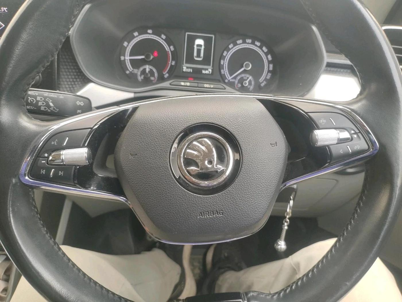 2023 Skoda KUSHAQ AMBITION 1.0L TSI MT, Petrol, Manual, 42,500 km, interior