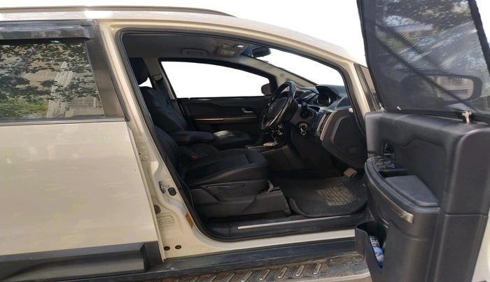2018 Tata Hexa XTA 4X2 7 STR, Diesel, Automatic, 1,24,717 km, interior