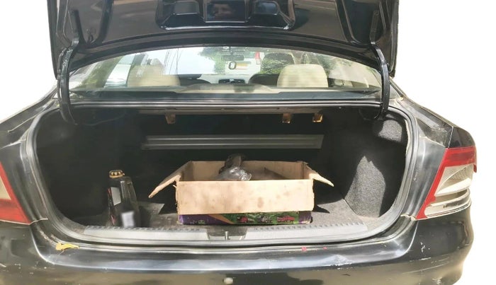 2012 Skoda Rapid AMBITION 1.6 MPI AT, Petrol, Automatic, 1,23,149 km, exterior