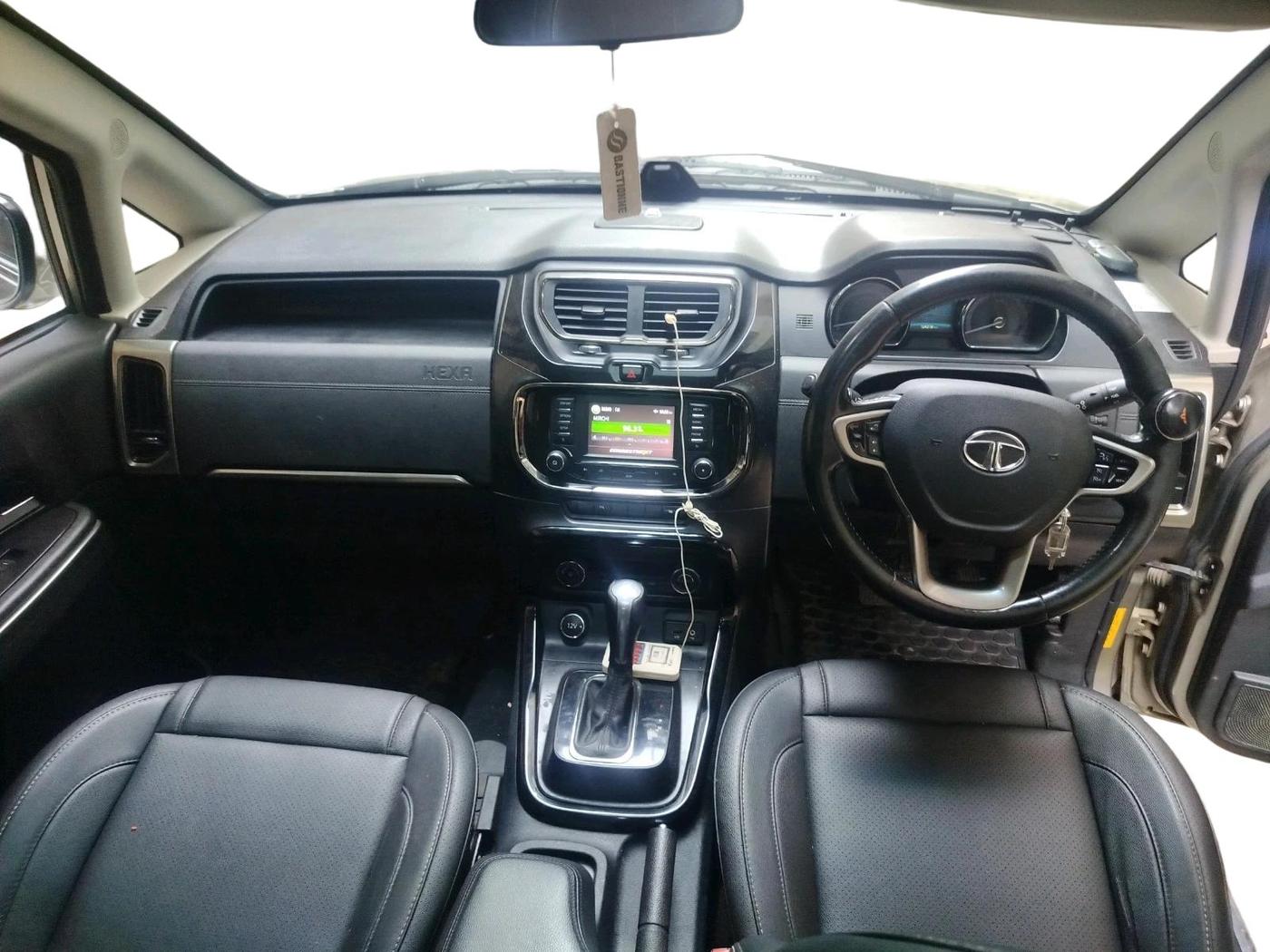 2019 Tata Hexa XTA 4X2 7 STR, Diesel, Automatic, 1,24,318 km, interior