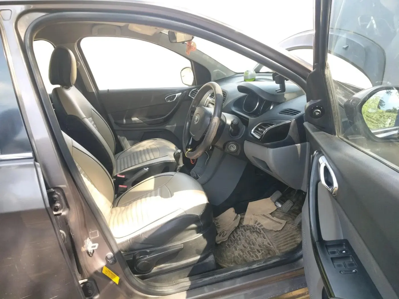 2018 Tata TIGOR XZ PETROL, Petrol, Manual, 1,15,000 km, interior