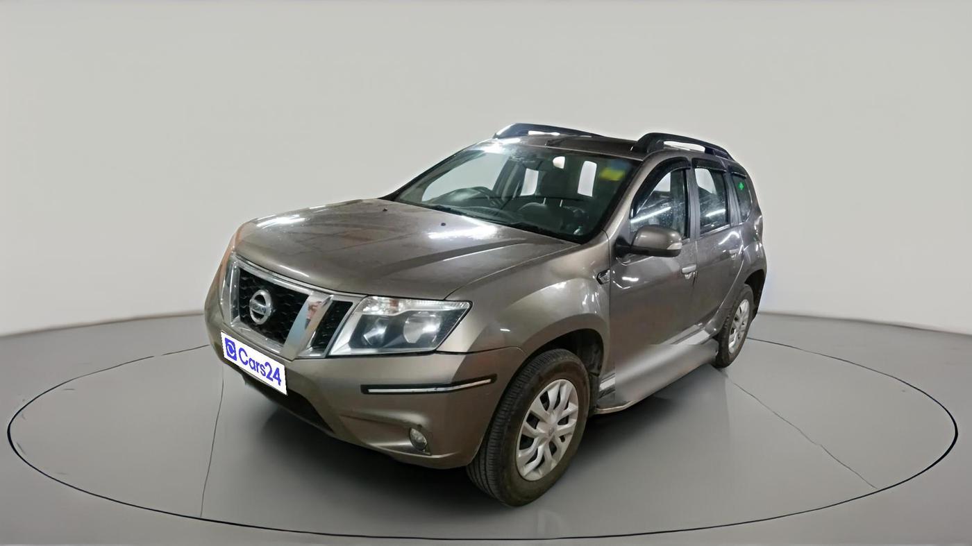 2017 Nissan Terrano XL (P), Petrol, Manual, 1,38,877 km, exterior