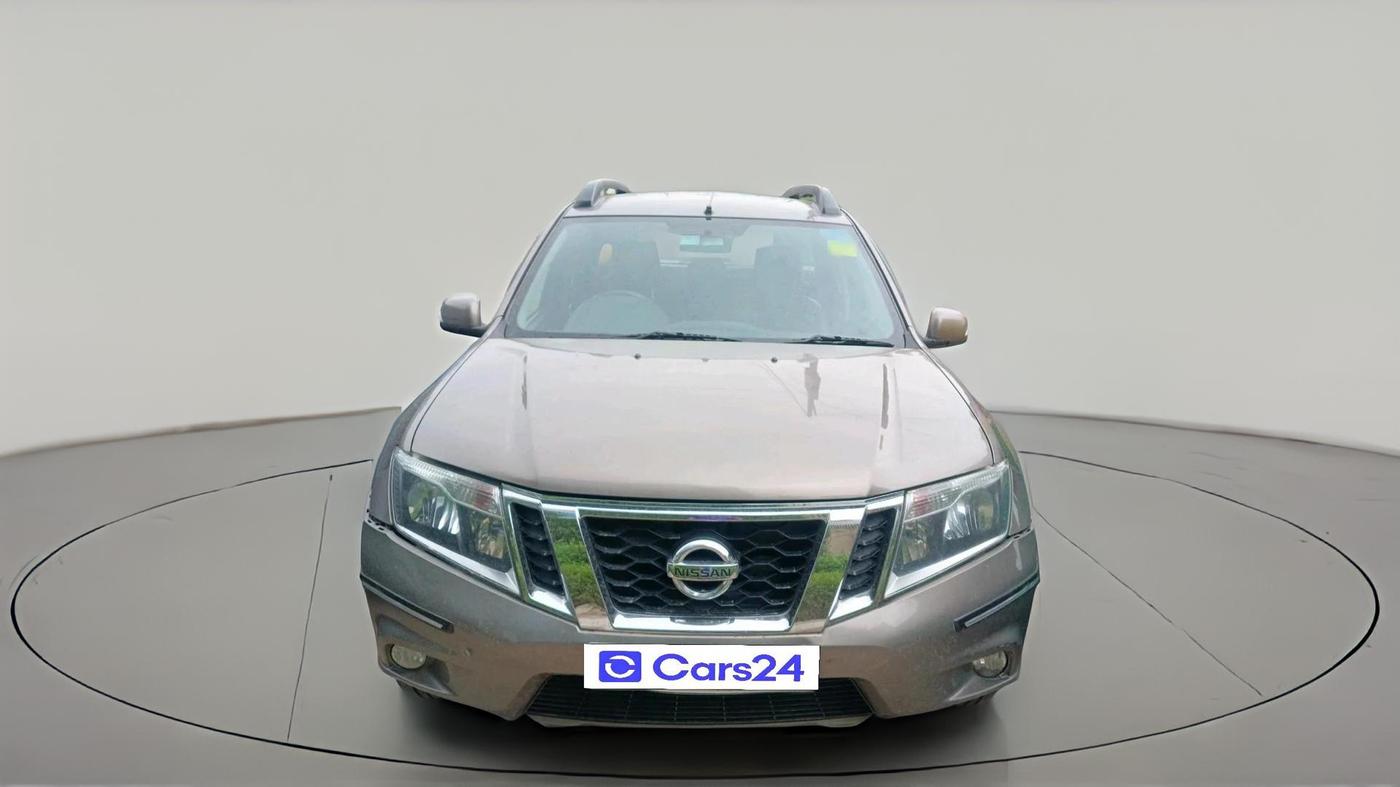 2017 Nissan Terrano XL (P), Petrol, Manual, 1,38,877 km, exterior