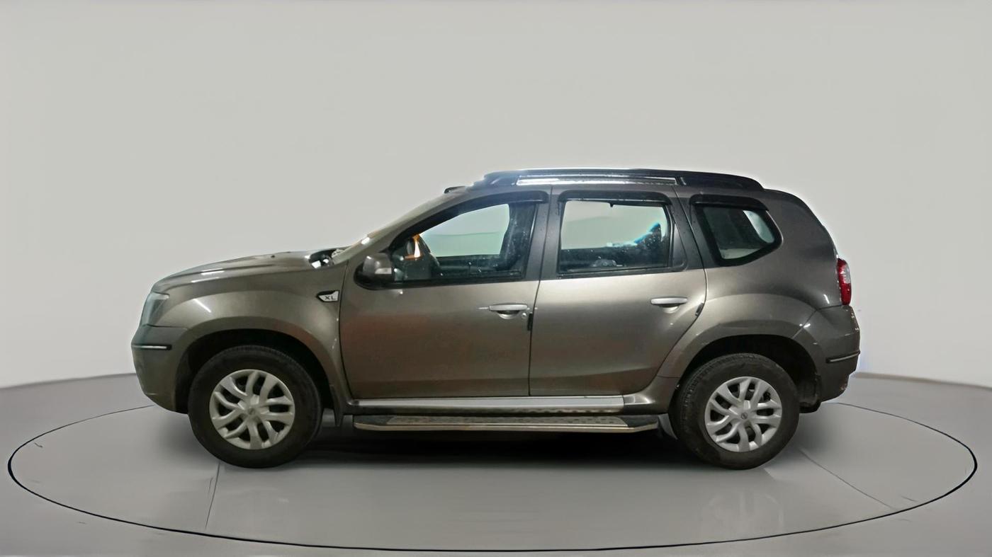 2017 Nissan Terrano XL (P), Petrol, Manual, 1,38,877 km, exterior