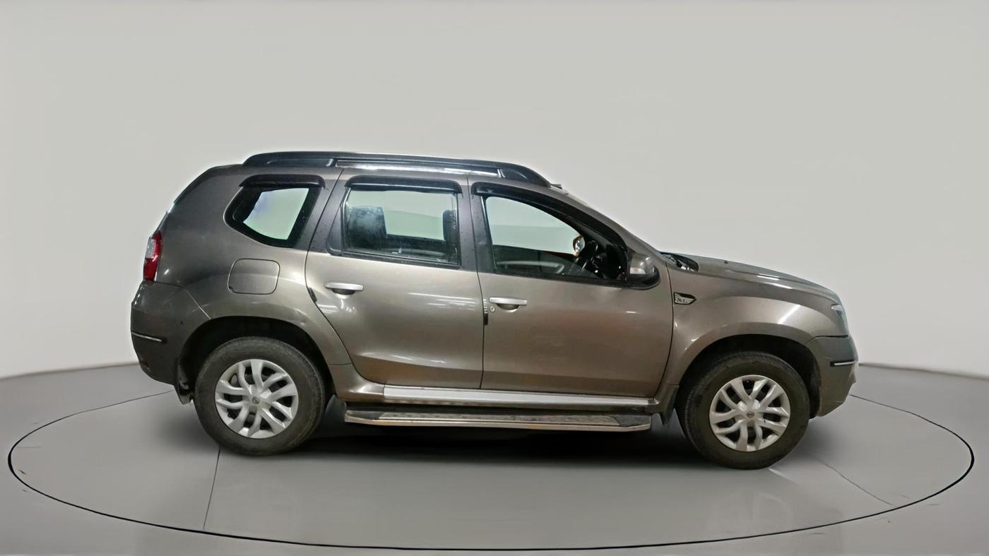 2017 Nissan Terrano XL (P), Petrol, Manual, 1,38,877 km, exterior