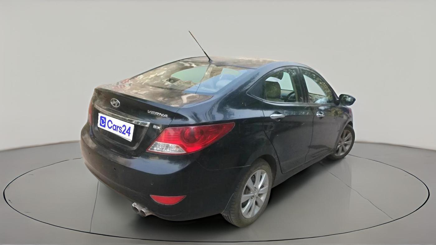 2011 Hyundai Verna FLUIDIC 1.6 VTVT SX, Petrol, Manual, 1,17,893 km, exterior