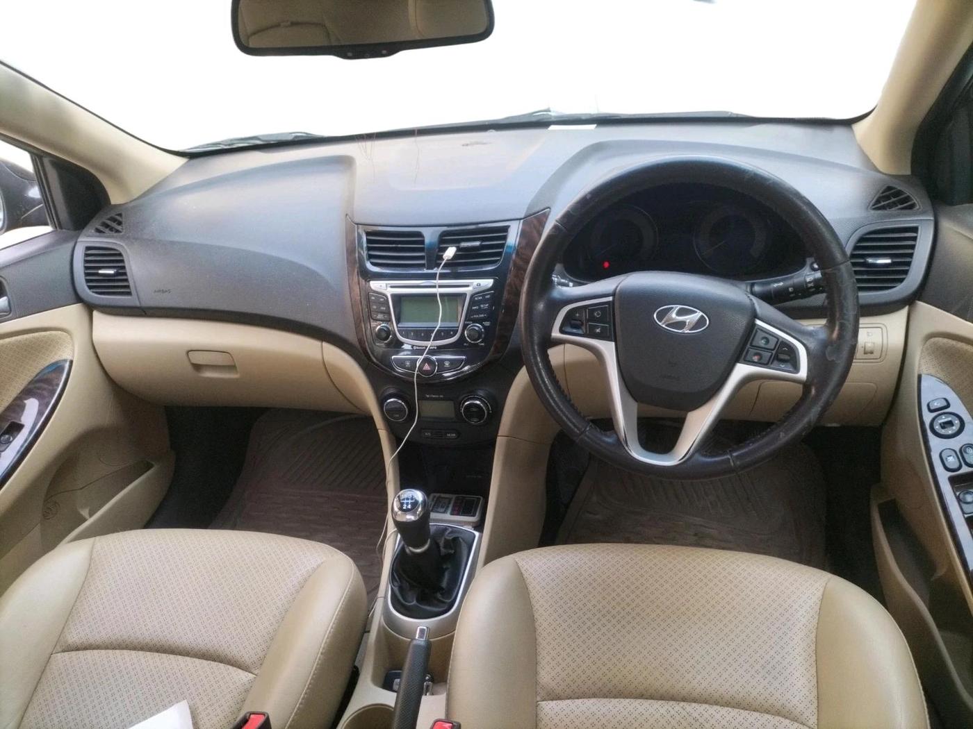 2011 Hyundai Verna FLUIDIC 1.6 VTVT SX, Petrol, Manual, 1,17,893 km, interior