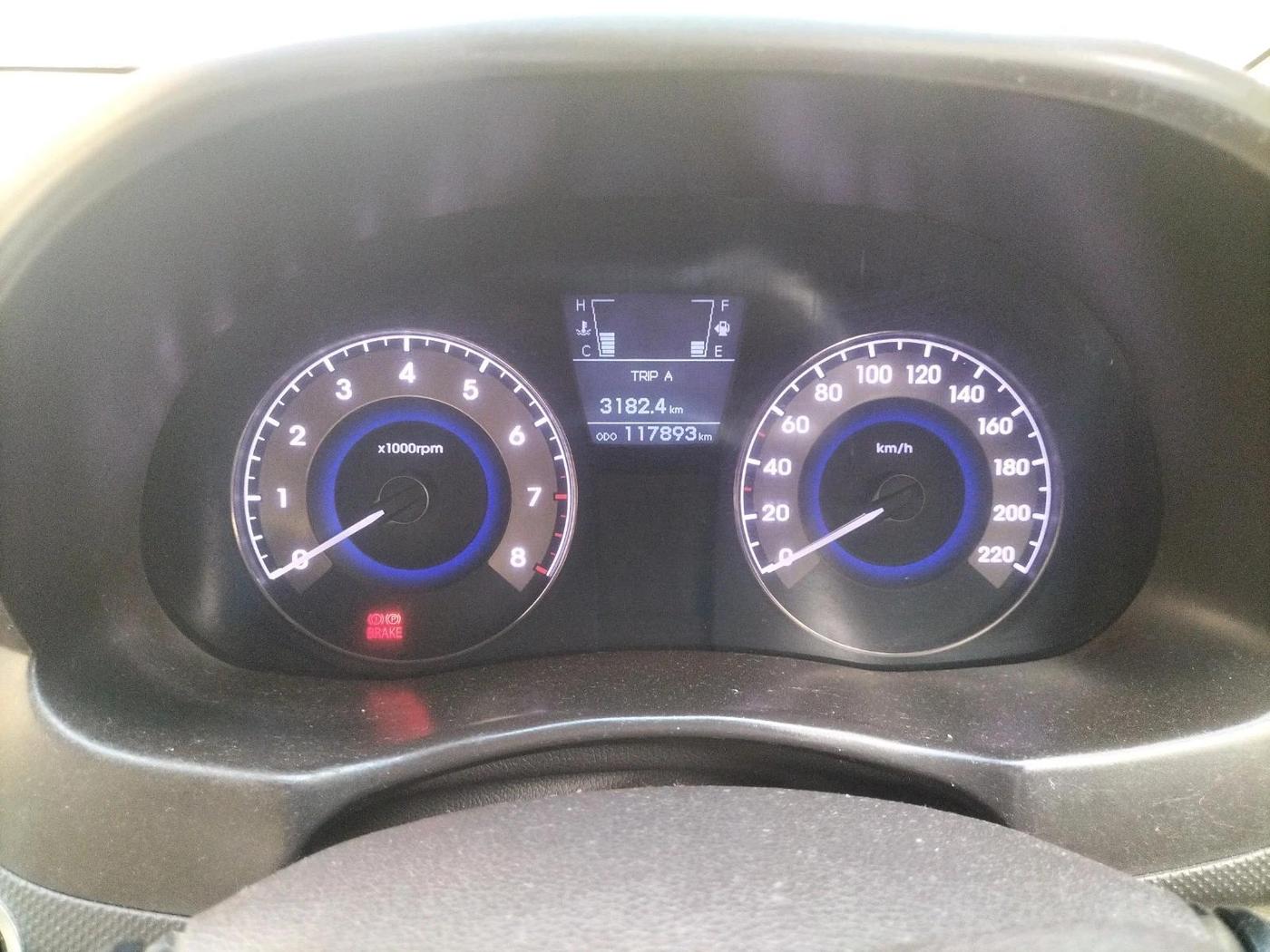 2011 Hyundai Verna FLUIDIC 1.6 VTVT SX, Petrol, Manual, 1,17,893 km, interior