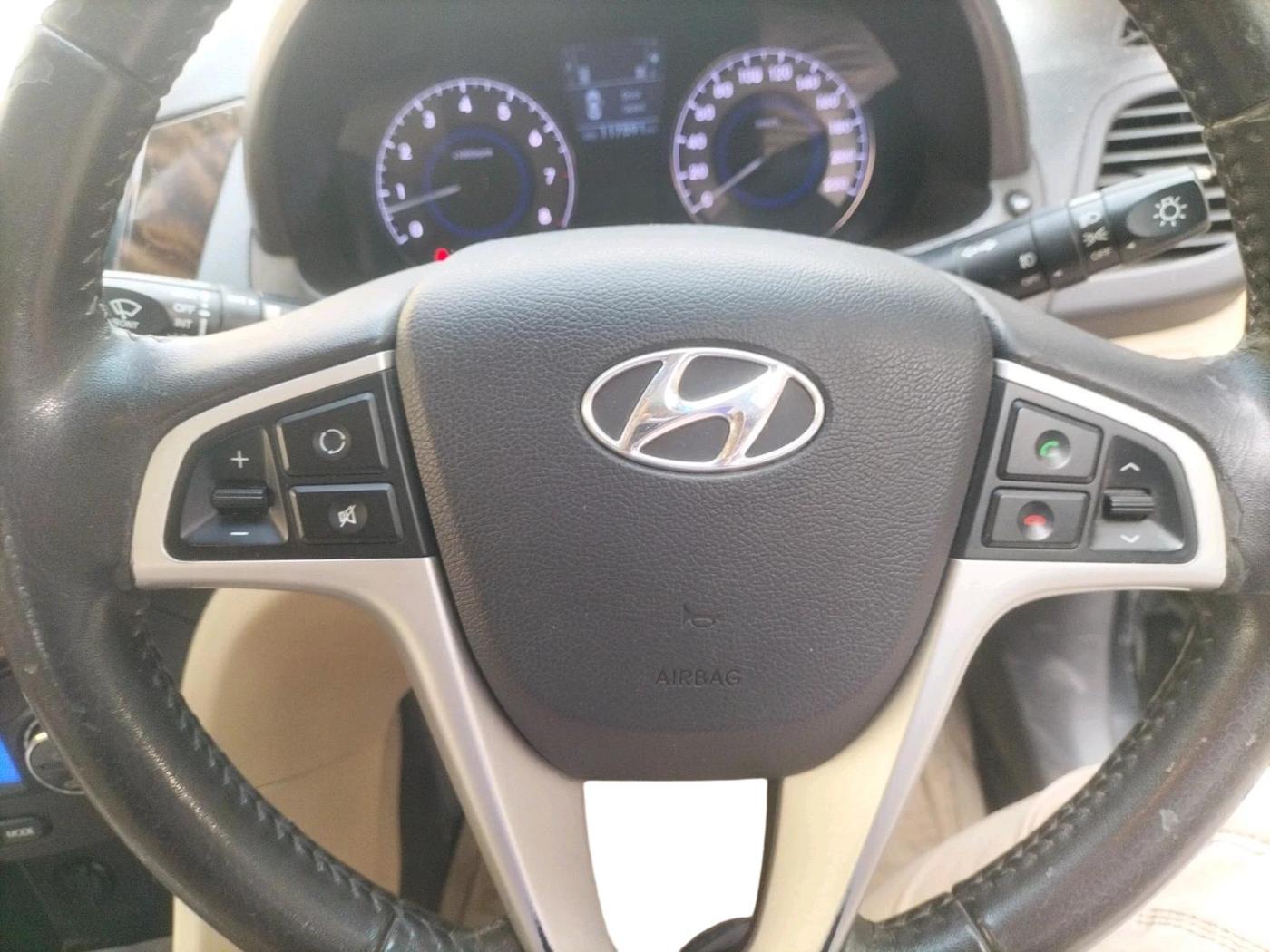 2011 Hyundai Verna FLUIDIC 1.6 VTVT SX, Petrol, Manual, 1,17,893 km, interior
