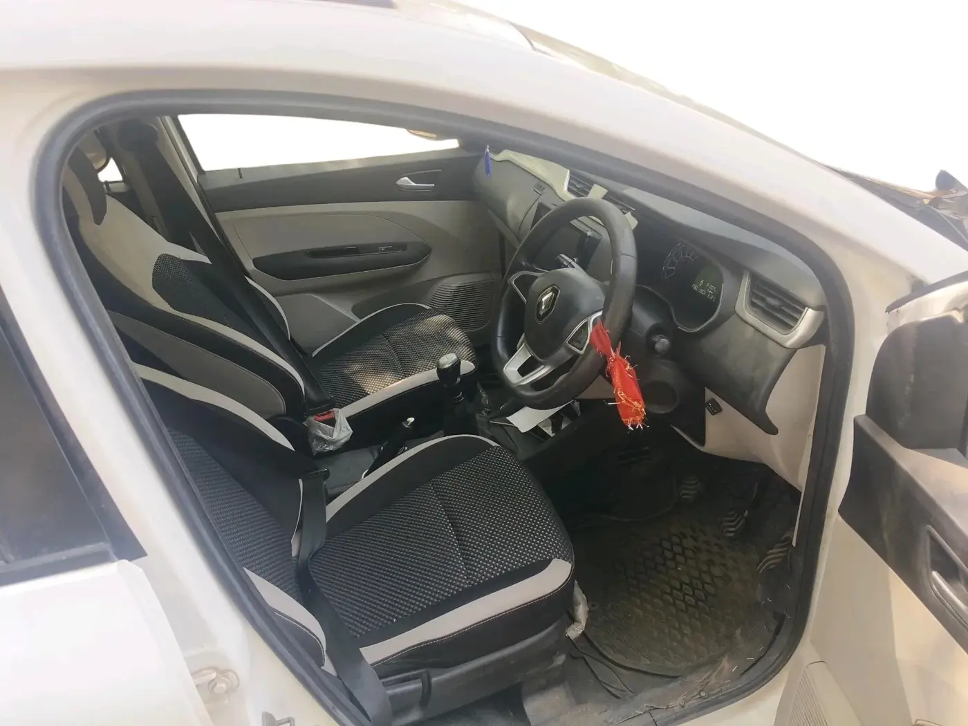 2019 Renault TRIBER RXZ, CNG, Manual, 81,003 km, interior