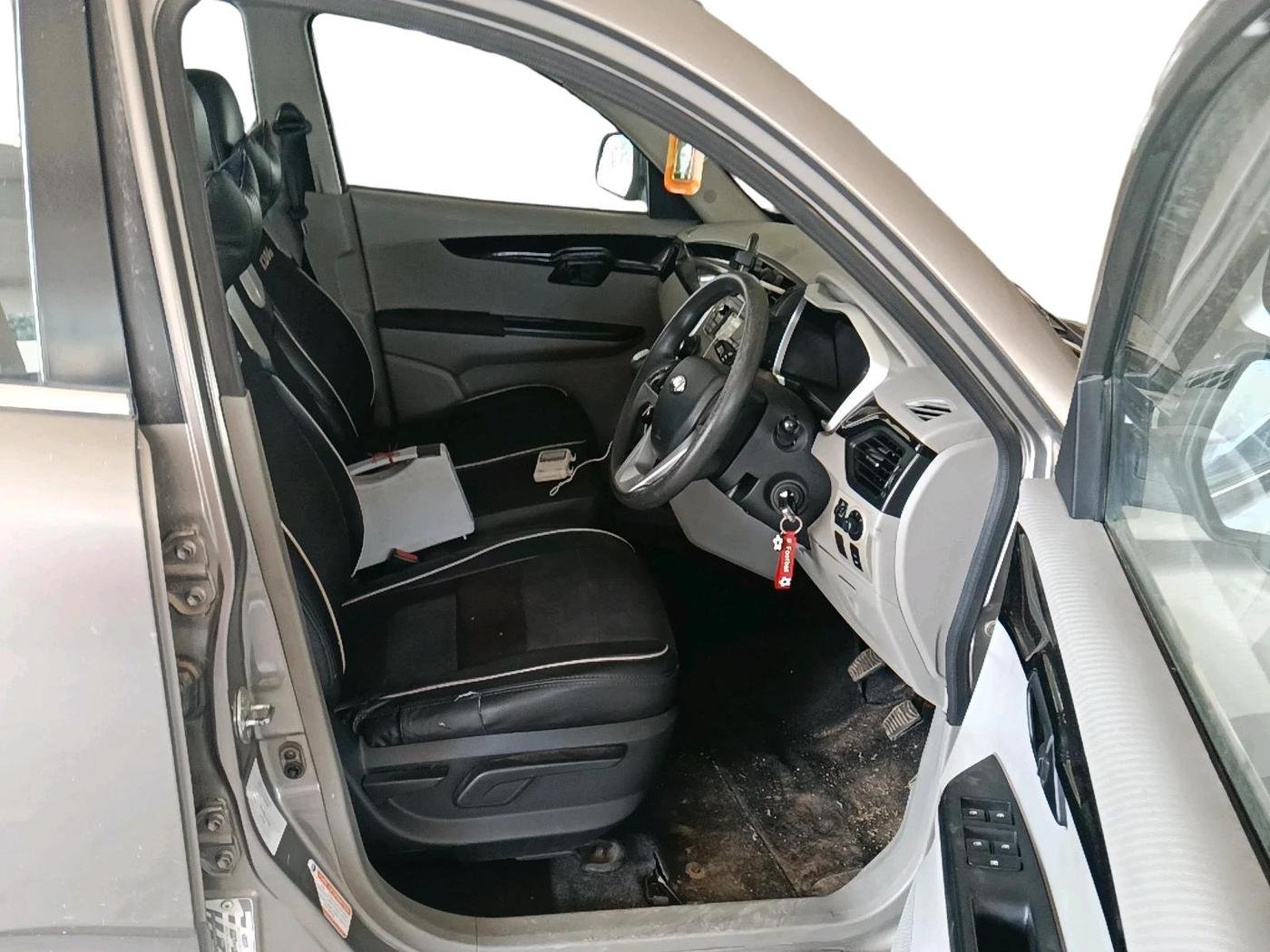 2016 Mahindra Kuv100 K8 6 STR, Petrol, Manual, 69,758 km, interior