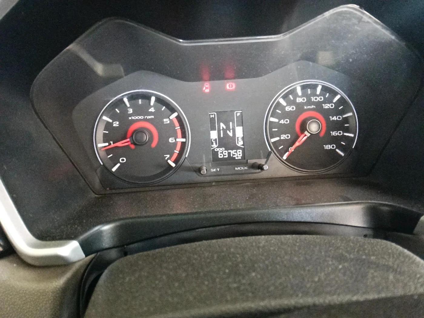 2016 Mahindra Kuv100 K8 6 STR, Petrol, Manual, 69,758 km, interior