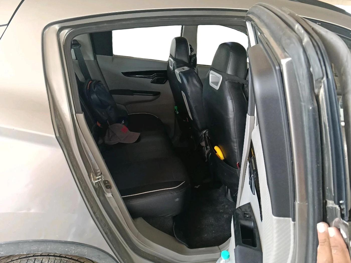 2016 Mahindra Kuv100 K8 6 STR, Petrol, Manual, 69,758 km, interior
