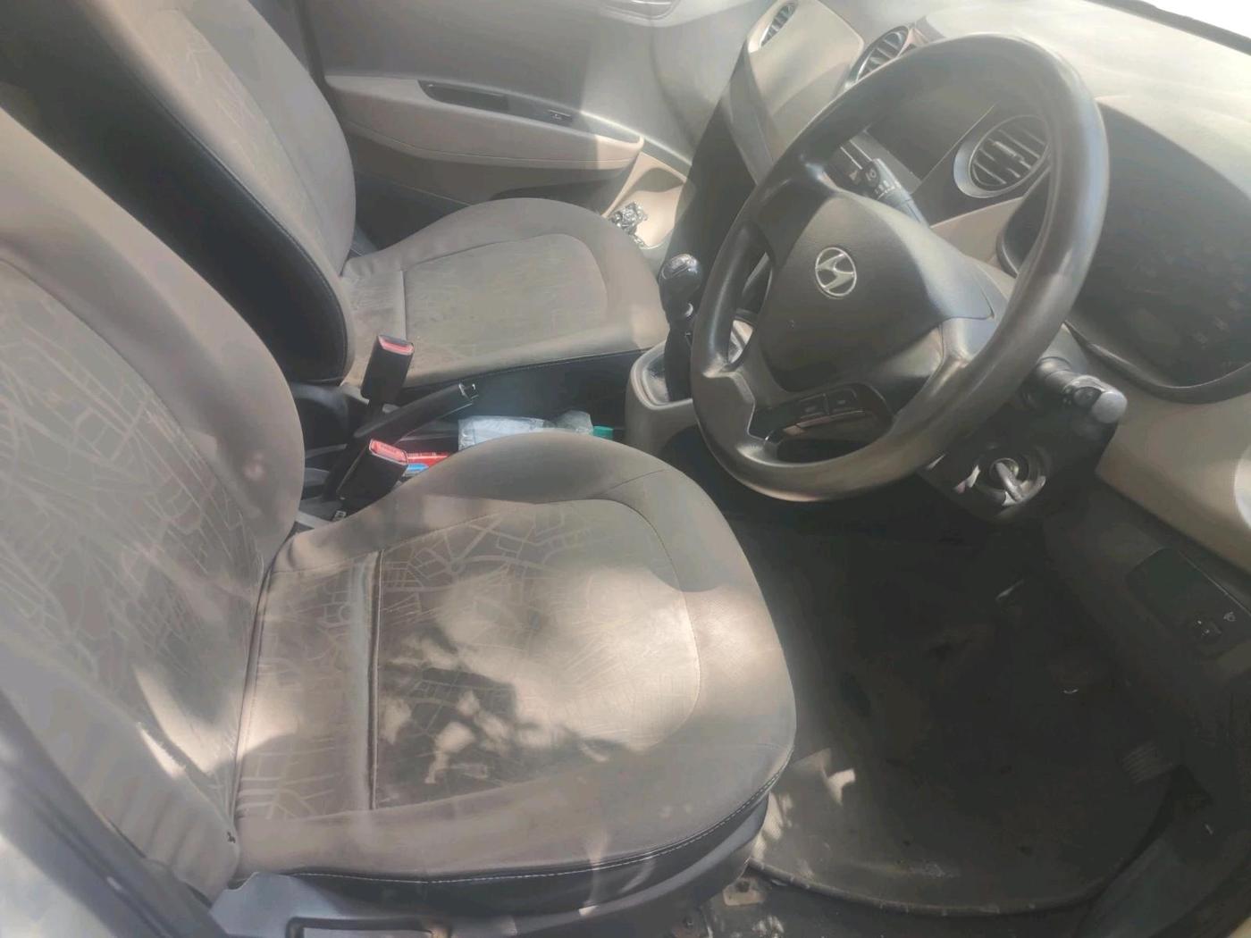 2014 Hyundai Xcent BASE 1.2, Petrol, Manual, 1,40,467 km, interior