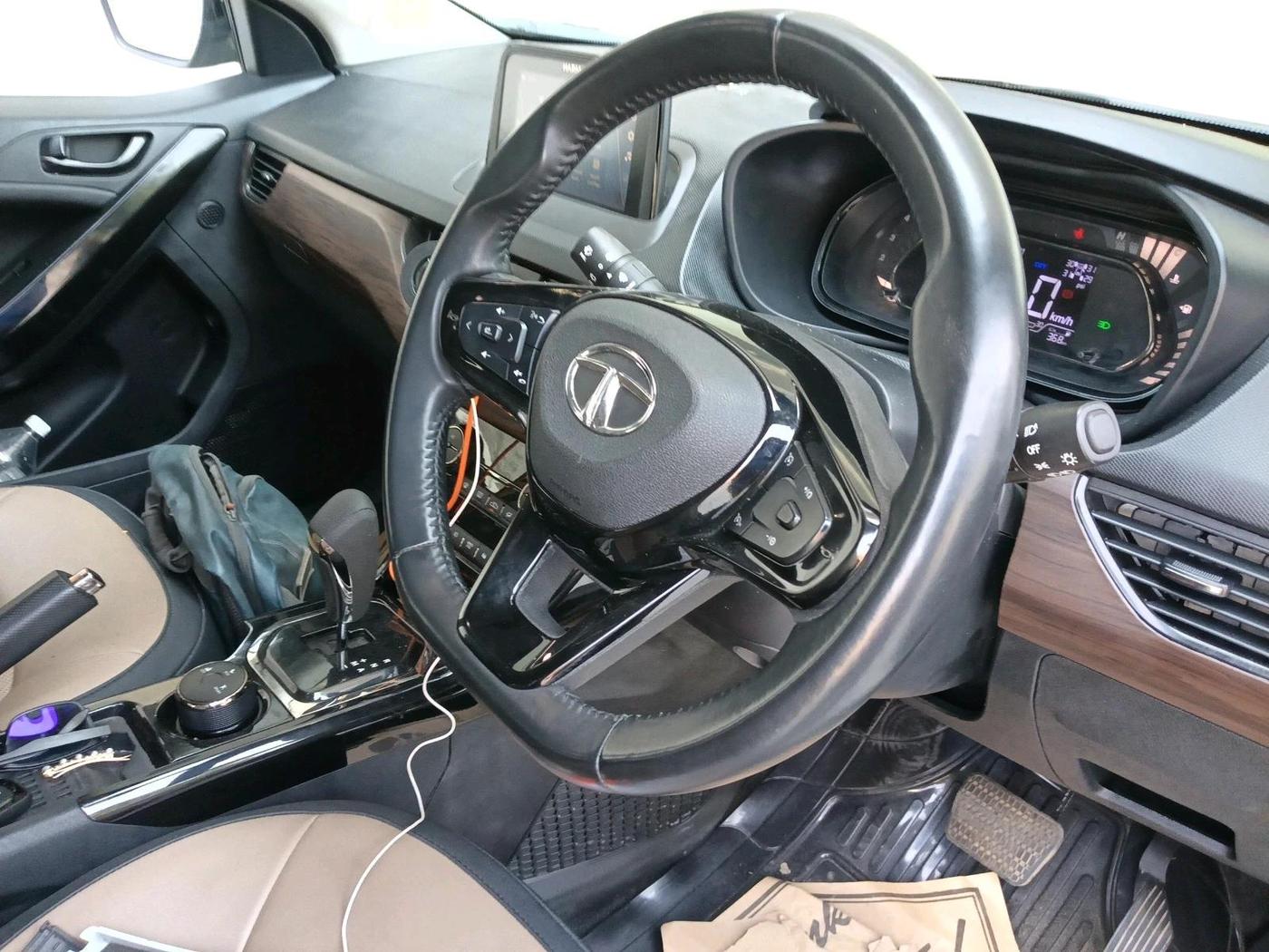 2023 Tata NEXON XZA PLUS LUX SUNROOF KAZIRANGA PETROL, Petrol, Automatic, 33,043 km, interior