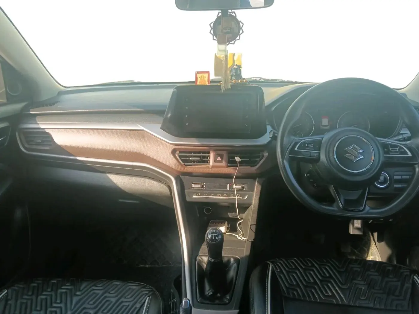 2023 Maruti BREZZA ZXI S-CNG, CNG, Manual, 79,904 km, interior