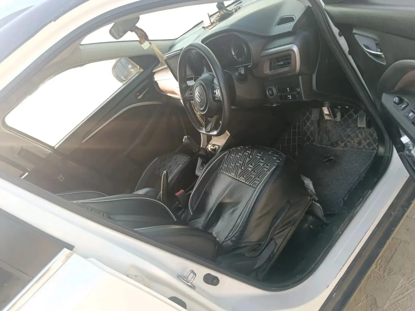 2023 Maruti BREZZA ZXI S-CNG, CNG, Manual, 79,904 km, interior