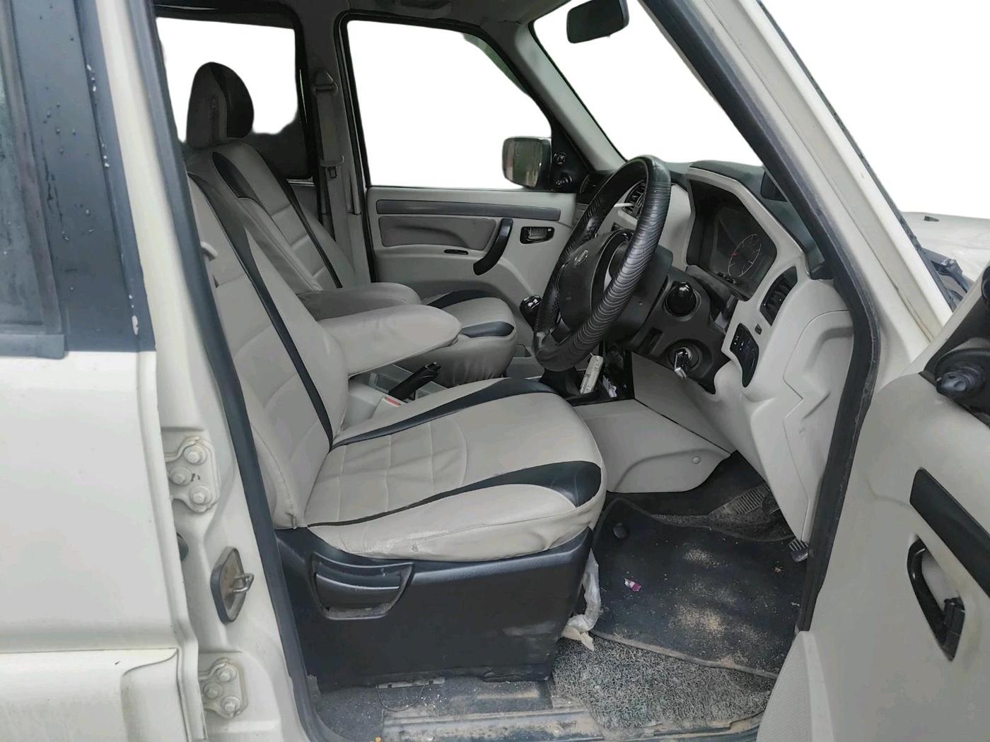 2020 Mahindra Scorpio S5, Diesel, Manual, 84,597 km, interior
