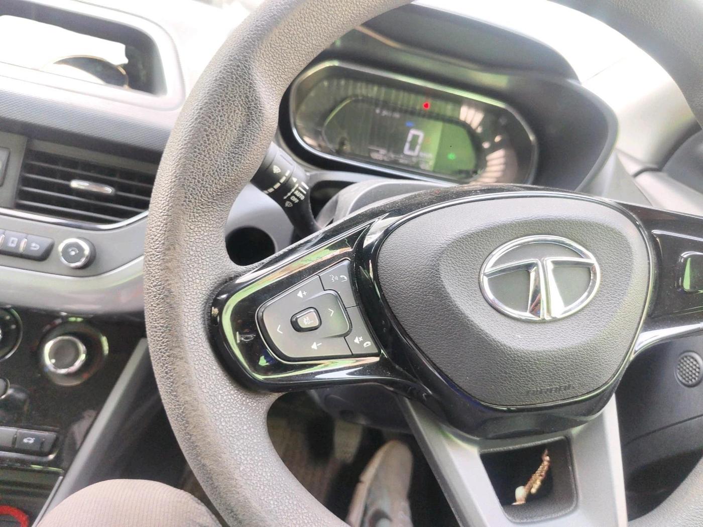 2022 Tata NEXON XM SUNROOF PETROL, Petrol, Manual, 49,064 km, interior