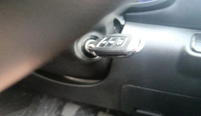 2021 Hyundai VENUE S+ 1.2, Petrol, Manual, 1,10,637 km, interior