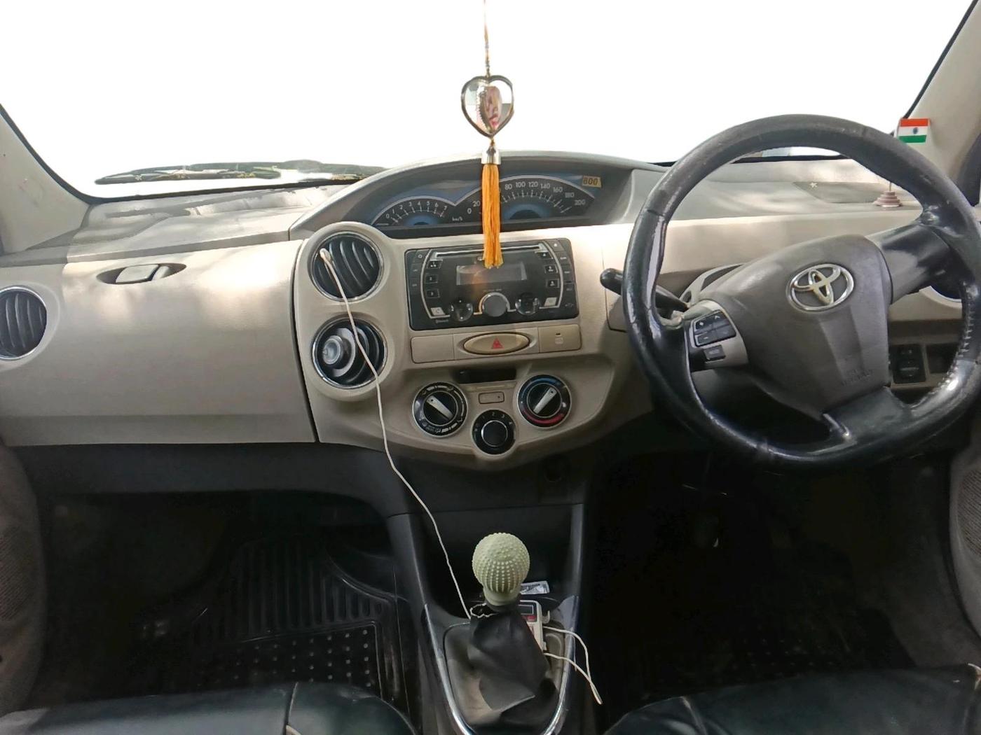 2015 Toyota Etios VX, Petrol, Manual, 2,57,203 km, interior