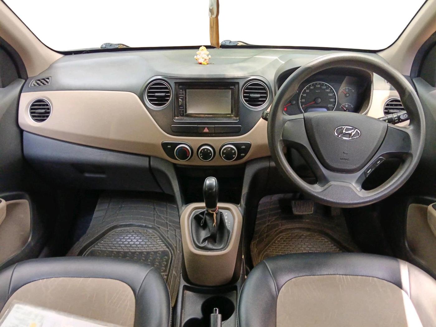 2017 Hyundai Grand i10 MAGNA AT 1.2 KAPPA VTVT, Petrol, Automatic, 40,630 km, interior