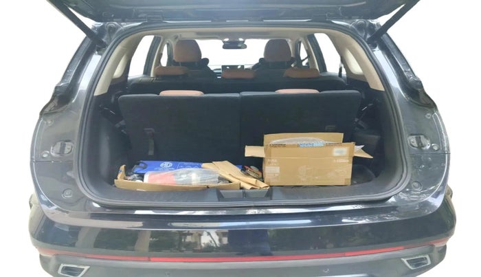 2024 MG HECTOR PLUS SAVVY PRO 1.5 TURBO CVT 7 STR, Petrol, Automatic, 19,753 km, exterior