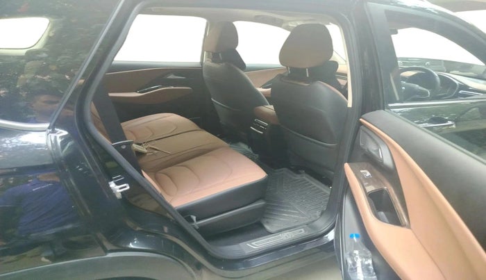 2024 MG HECTOR PLUS SAVVY PRO 1.5 TURBO CVT 7 STR, Petrol, Automatic, 19,753 km, interior