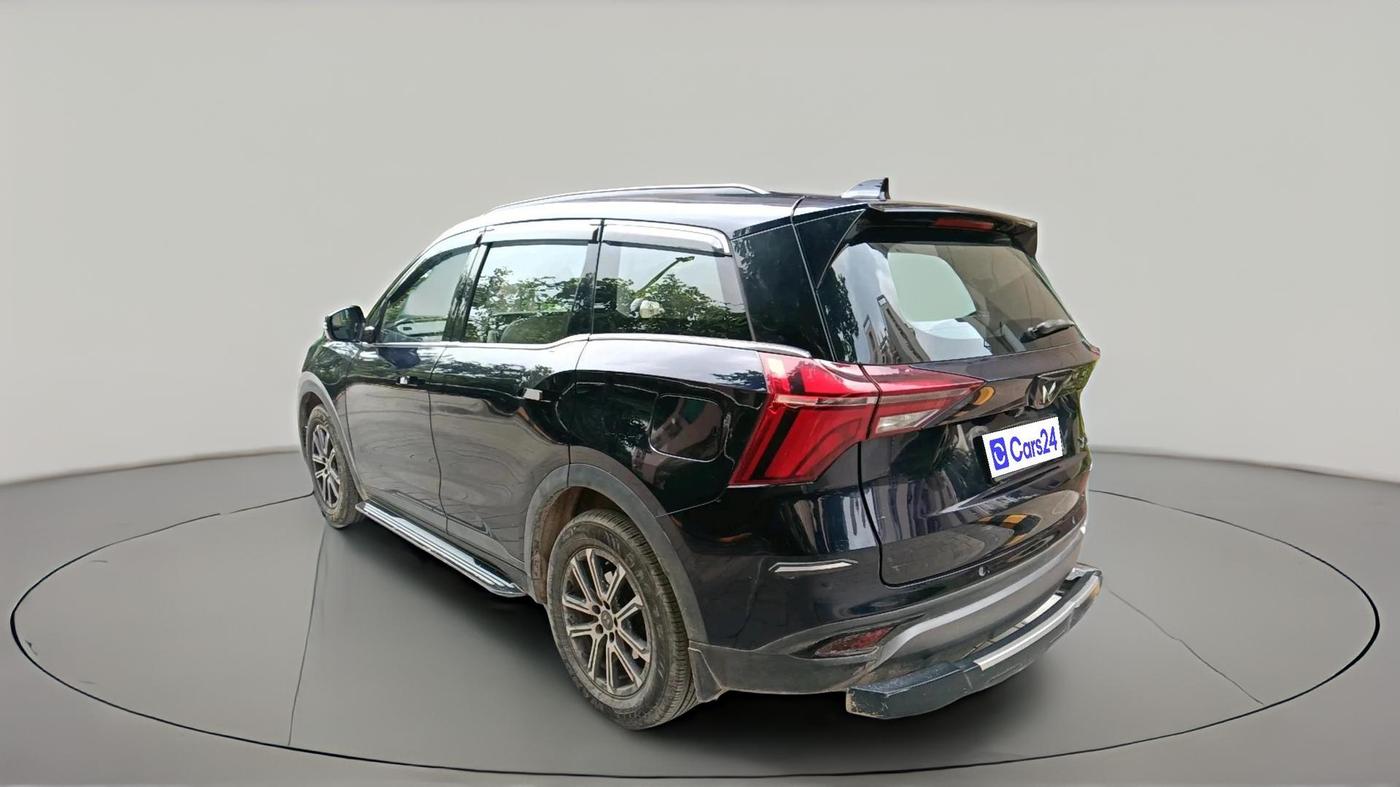2022 Mahindra XUV700 AX 7 LUXURY P AT 7 STR, Petrol, Automatic, 31,493 km, exterior