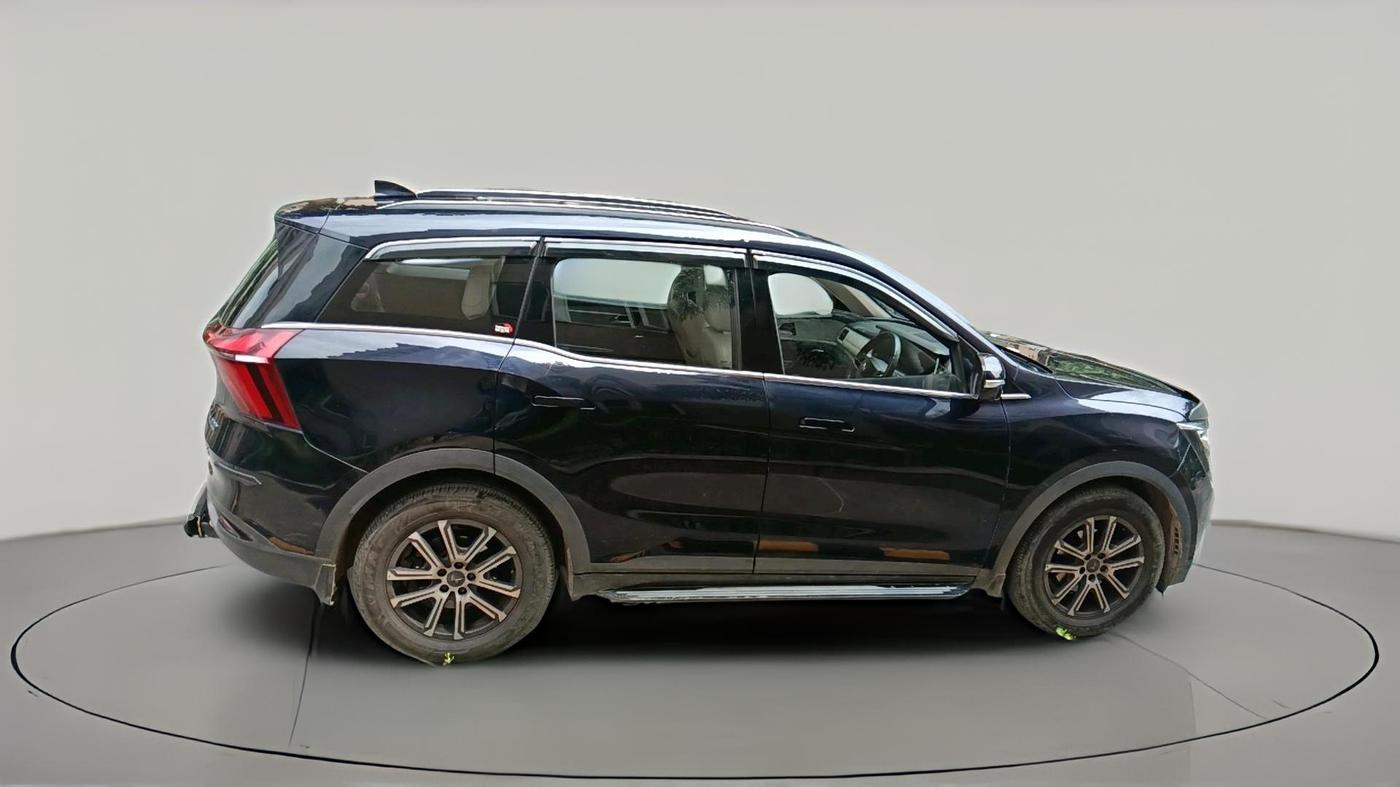 2022 Mahindra XUV700 AX 7 LUXURY P AT 7 STR, Petrol, Automatic, 31,493 km, exterior