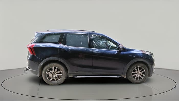 2022 Mahindra XUV700 AX 7 P AT 7 STR, Petrol, Automatic, 76,834 km, exterior